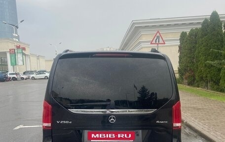 Mercedes-Benz V-Класс, 2018 год, 3 650 000 рублей, 4 фотография