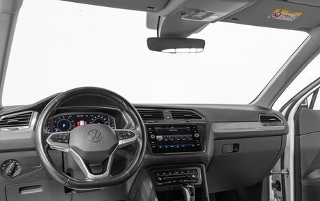 Volkswagen Tiguan II, 2021 год, 3 191 000 рублей, 5 фотография