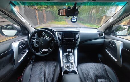 Mitsubishi Pajero Sport III рестайлинг, 2017 год, 2 200 000 рублей, 12 фотография