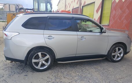 Mitsubishi Outlander III рестайлинг 3, 2013 год, 1 400 000 рублей, 7 фотография