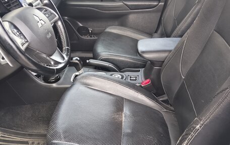 Mitsubishi Outlander III рестайлинг 3, 2013 год, 1 400 000 рублей, 3 фотография
