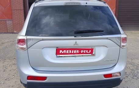 Mitsubishi Outlander III рестайлинг 3, 2013 год, 1 400 000 рублей, 5 фотография