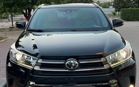 Toyota Highlander III, 2020 год, 3 810 000 рублей, 1 фотография