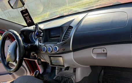 Mitsubishi L200 IV рестайлинг, 2008 год, 900 000 рублей, 9 фотография