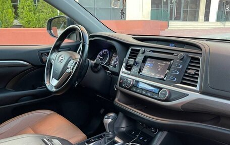 Toyota Highlander III, 2020 год, 3 810 000 рублей, 10 фотография