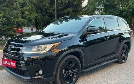Toyota Highlander III, 2020 год, 3 810 000 рублей, 2 фотография