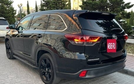 Toyota Highlander III, 2020 год, 3 810 000 рублей, 6 фотография