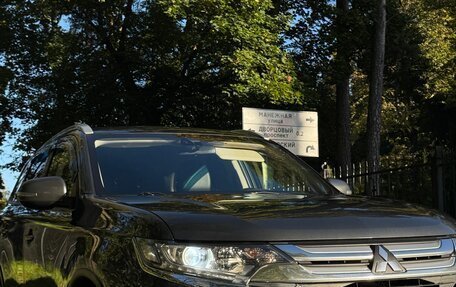 Mitsubishi Outlander III рестайлинг 3, 2016 год, 1 750 000 рублей, 4 фотография
