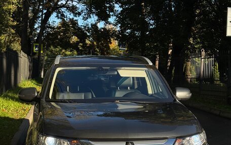 Mitsubishi Outlander III рестайлинг 3, 2016 год, 1 750 000 рублей, 3 фотография