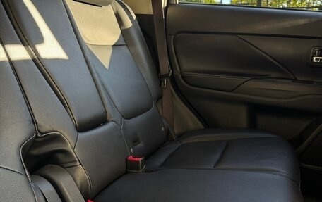 Mitsubishi Outlander III рестайлинг 3, 2016 год, 1 750 000 рублей, 9 фотография