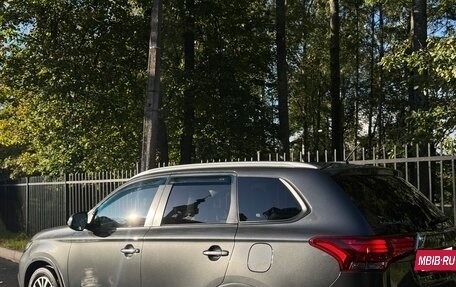 Mitsubishi Outlander III рестайлинг 3, 2016 год, 1 750 000 рублей, 2 фотография