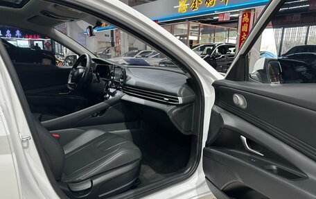 Hyundai Elantra, 2023 год, 1 520 000 рублей, 10 фотография