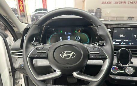 Hyundai Elantra, 2023 год, 1 520 000 рублей, 12 фотография