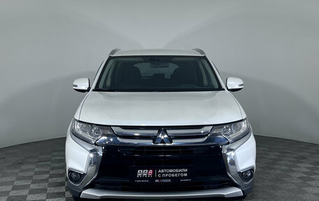 Mitsubishi Outlander III рестайлинг 3, 2018 год, 1 925 000 рублей, 2 фотография