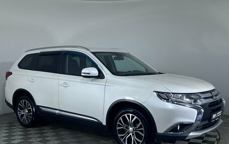 Mitsubishi Outlander III рестайлинг 3, 2018 год, 1 925 000 рублей, 3 фотография
