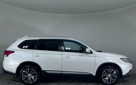Mitsubishi Outlander III рестайлинг 3, 2018 год, 1 925 000 рублей, 4 фотография
