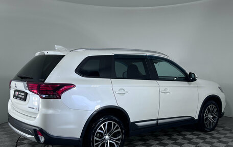 Mitsubishi Outlander III рестайлинг 3, 2018 год, 1 925 000 рублей, 5 фотография