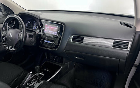 Mitsubishi Outlander III рестайлинг 3, 2018 год, 1 925 000 рублей, 9 фотография