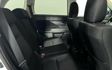 Mitsubishi Outlander III рестайлинг 3, 2018 год, 1 925 000 рублей, 17 фотография