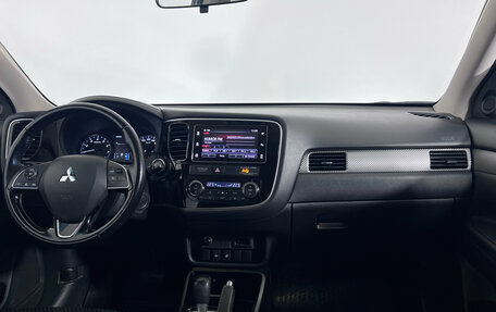 Mitsubishi Outlander III рестайлинг 3, 2018 год, 1 925 000 рублей, 10 фотография