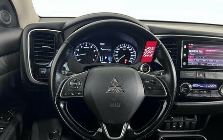Mitsubishi Outlander III рестайлинг 3, 2018 год, 1 925 000 рублей, 12 фотография