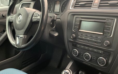 Volkswagen Jetta VI, 2013 год, 890 000 рублей, 15 фотография
