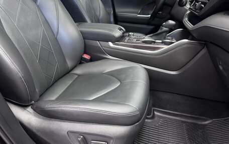 Toyota Highlander, 2020 год, 4 200 000 рублей, 30 фотография