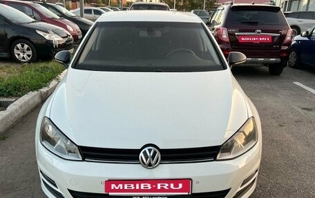 Volkswagen Golf VII, 2013 год, 878 000 рублей, 3 фотография