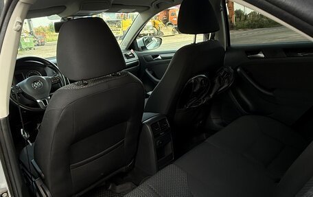 Volkswagen Jetta VI, 2011 год, 1 210 000 рублей, 6 фотография