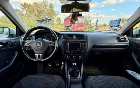 Volkswagen Jetta VI, 2011 год, 1 210 000 рублей, 7 фотография
