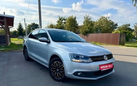 Volkswagen Jetta VI, 2011 год, 1 210 000 рублей, 14 фотография