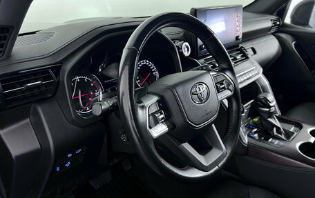 Toyota Land Cruiser, 2023 год, 8 599 000 рублей, 10 фотография