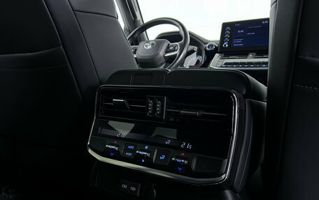 Toyota Land Cruiser, 2023 год, 8 599 000 рублей, 19 фотография