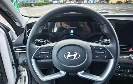 Hyundai Elantra, 2023 год, 1 360 000 рублей, 8 фотография
