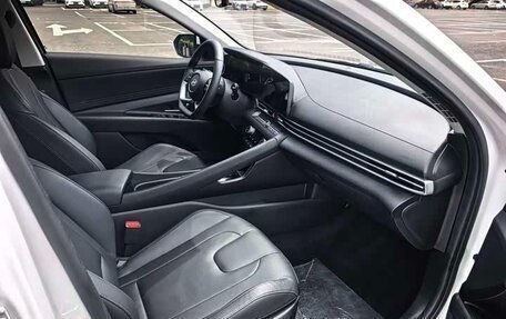 Hyundai Elantra, 2023 год, 1 360 000 рублей, 15 фотография