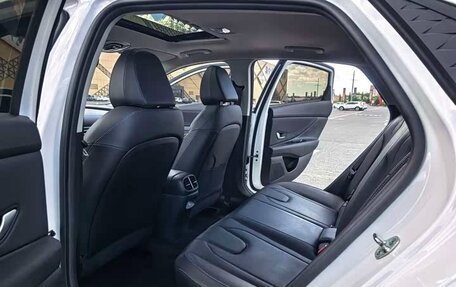 Hyundai Elantra, 2023 год, 1 360 000 рублей, 16 фотография