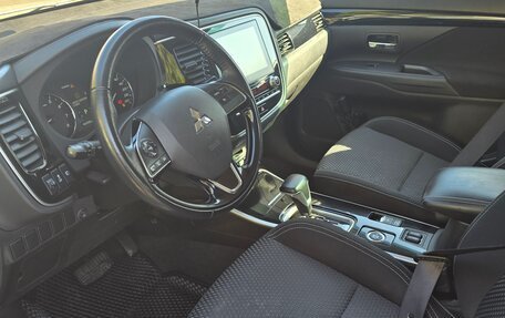 Mitsubishi Outlander III рестайлинг 3, 2021 год, 2 470 000 рублей, 7 фотография