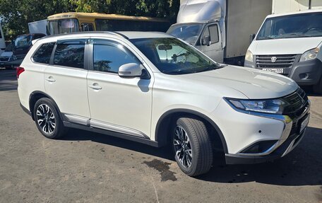 Mitsubishi Outlander III рестайлинг 3, 2021 год, 2 470 000 рублей, 3 фотография