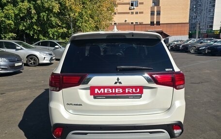 Mitsubishi Outlander III рестайлинг 3, 2021 год, 2 470 000 рублей, 6 фотография