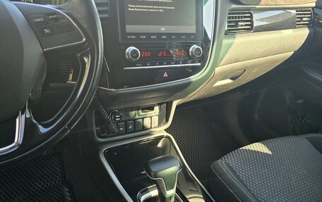 Mitsubishi Outlander III рестайлинг 3, 2021 год, 2 470 000 рублей, 16 фотография