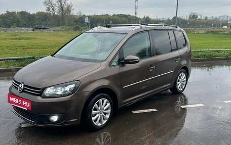 Volkswagen Touran III, 2012 год, 1 050 000 рублей, 2 фотография