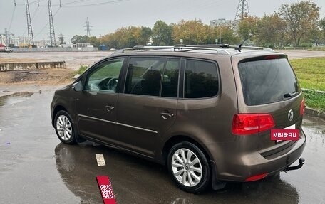 Volkswagen Touran III, 2012 год, 1 050 000 рублей, 3 фотография