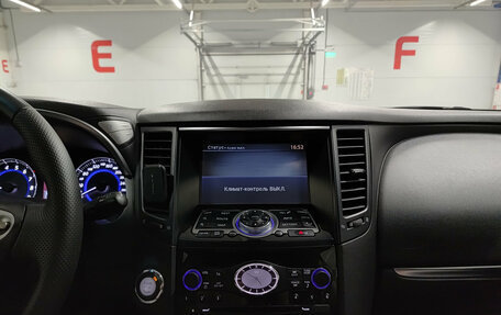 Infiniti QX70, 2014 год, 2 230 000 рублей, 15 фотография