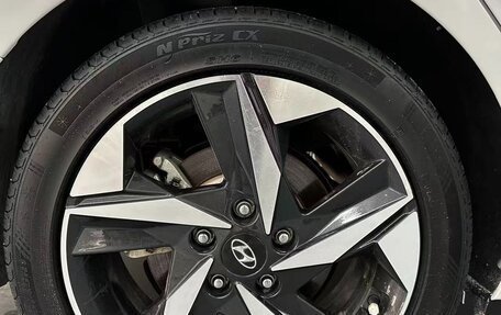 Hyundai Elantra, 2022 год, 1 722 600 рублей, 15 фотография