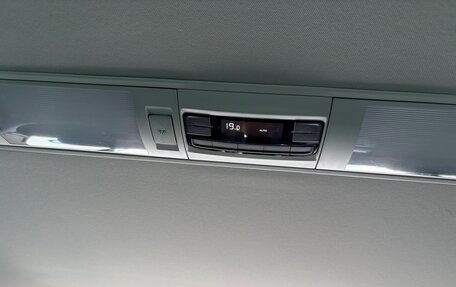 Volkswagen Multivan T6 рестайлинг, 2020 год, 7 980 000 рублей, 10 фотография