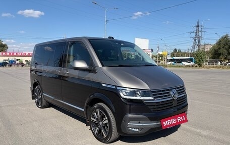 Volkswagen Multivan T6 рестайлинг, 2020 год, 7 980 000 рублей, 2 фотография