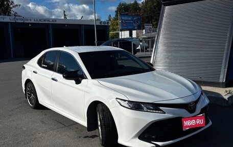 Toyota Camry, 2020 год, 1 975 000 рублей, 3 фотография