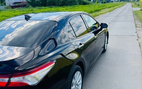 Toyota Camry, 2018 год, 1 950 000 рублей, 3 фотография