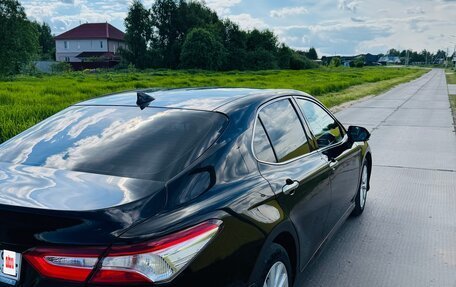 Toyota Camry, 2018 год, 1 950 000 рублей, 2 фотография