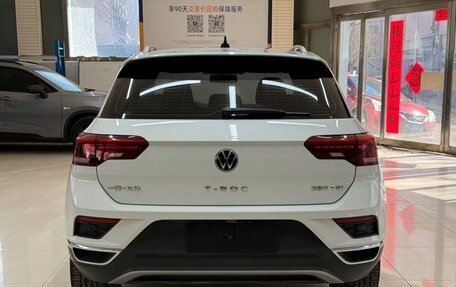Volkswagen T-Roc I, 2023 год, 1 800 000 рублей, 5 фотография
